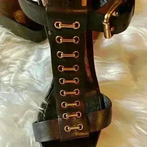 BURBERRY Leather Platform Sandals - 36.5
